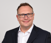 Porträtfoto Dr. Jörn Schwede